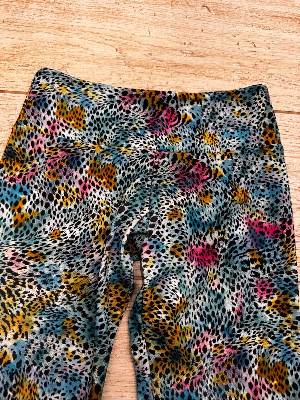 Onzie Multicolor Leopard Print Leggings - Picture 2 of 4